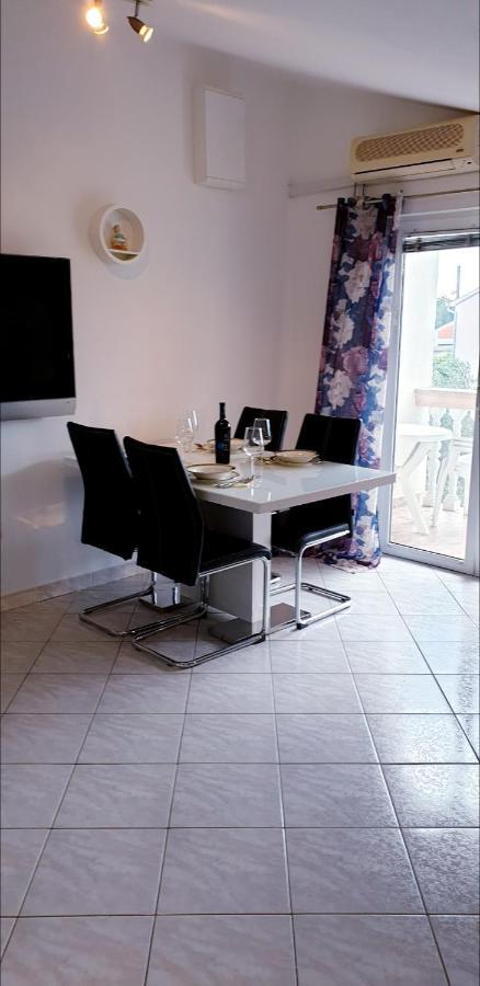 Apartment Antonio 비오그라드나모루 외부 사진