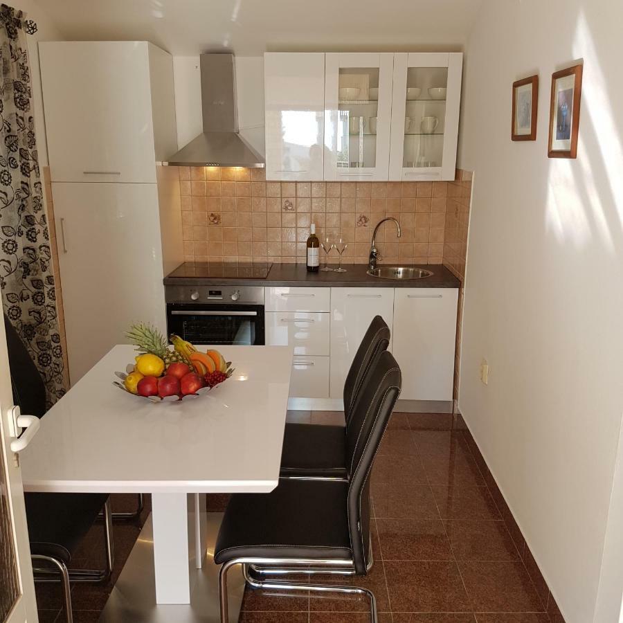 Apartment Antonio 비오그라드나모루 외부 사진